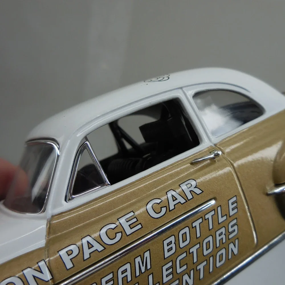 Ertl 1950 Oldsmobile Rocket 88 Diecast Bank Jim Beam 2001 Convention Pace Car